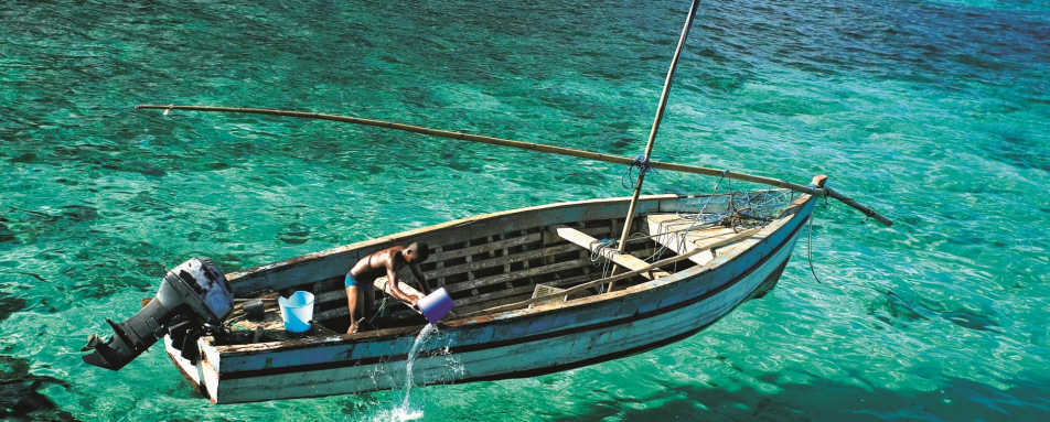 Madagascar fishing boat 