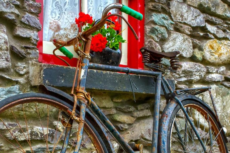 Bicycle outside cottage - Classic Ireland