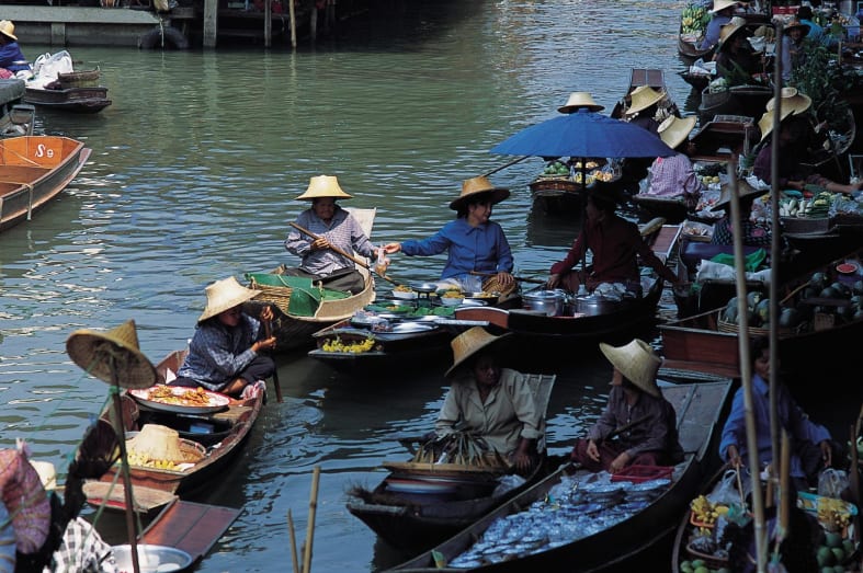 Market boats in Bangkok - Simply Thailand