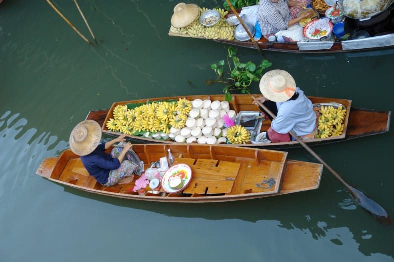 Experience Bangkoks floating markets 