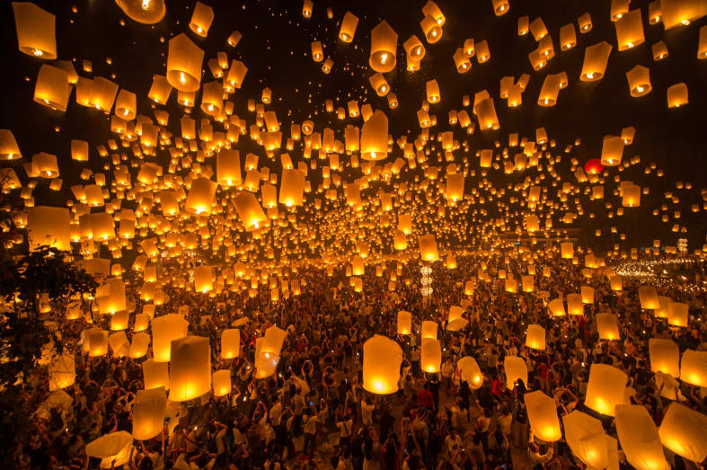 Floating Lanterns in Chiang Mai - Highlights of Thailand