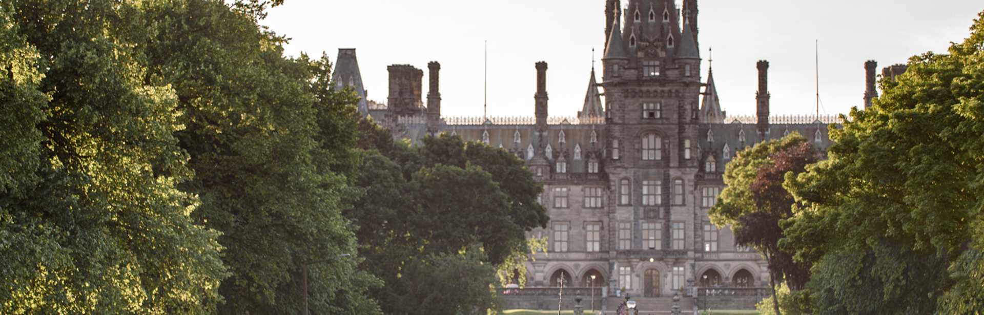 Unlock Edinburgh: An Exclusive Luxury Experience 
