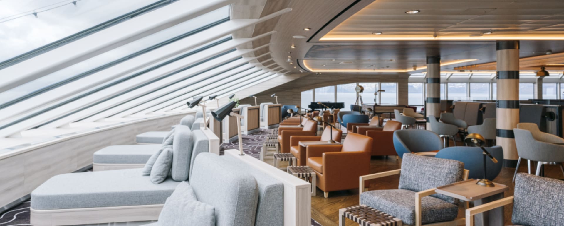 Explorer Lounge 