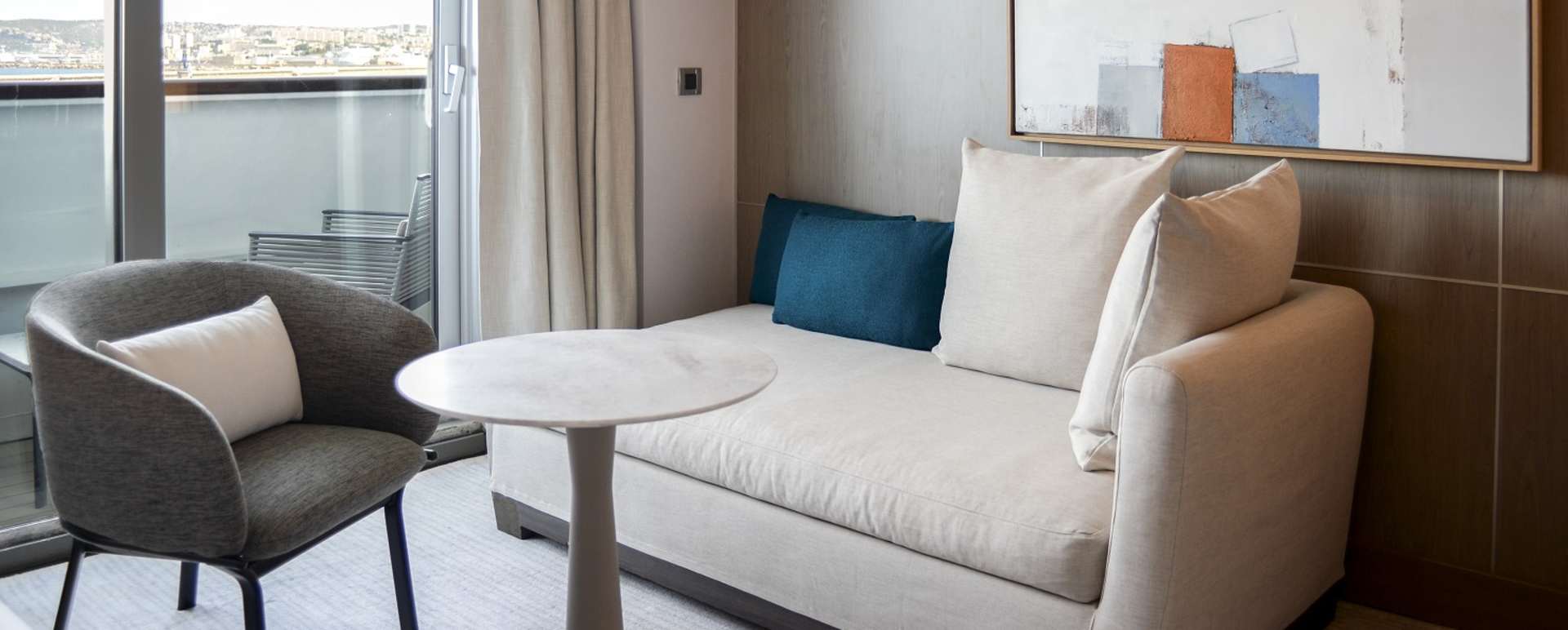 Deluxe Suite 