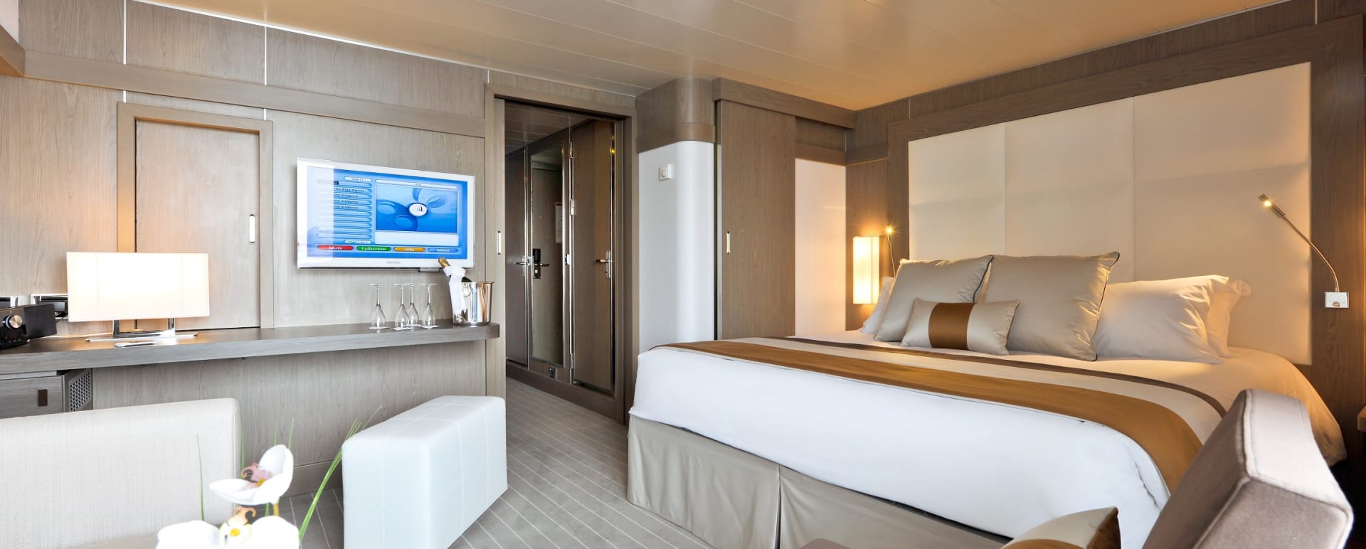 Deluxe Suite 