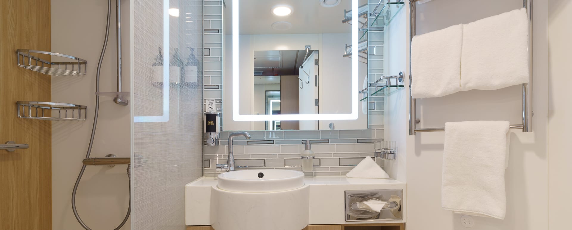 Deluxe Veranda Bathroom 