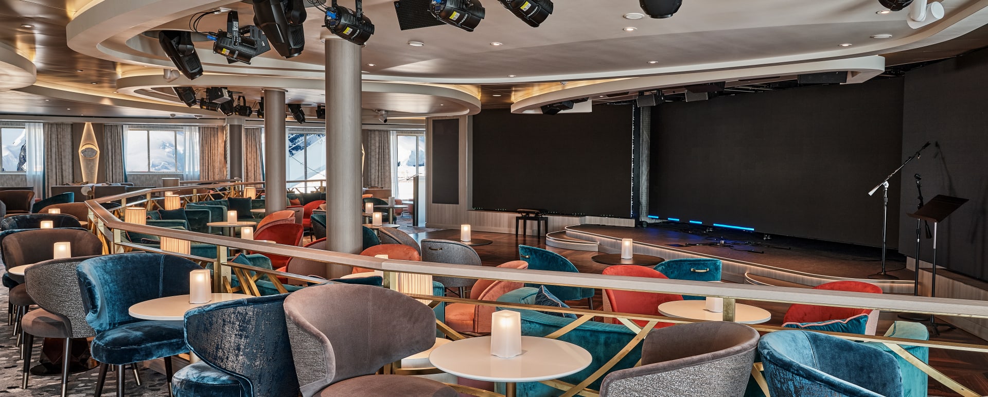 Explorer Lounge 2 