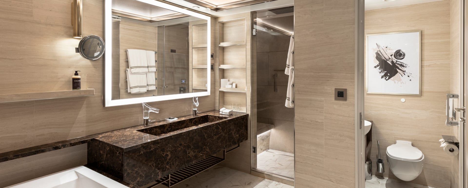 Master suite bathroom 