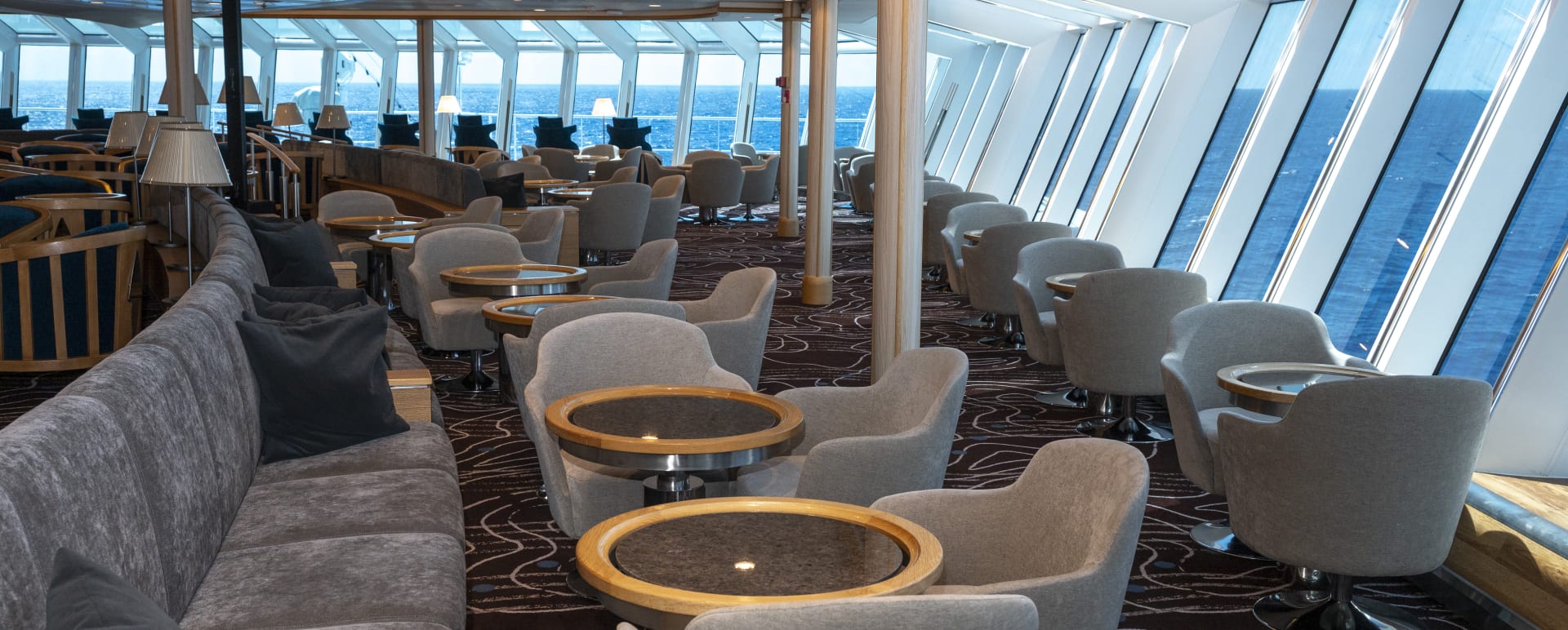 Explorer Lounge 