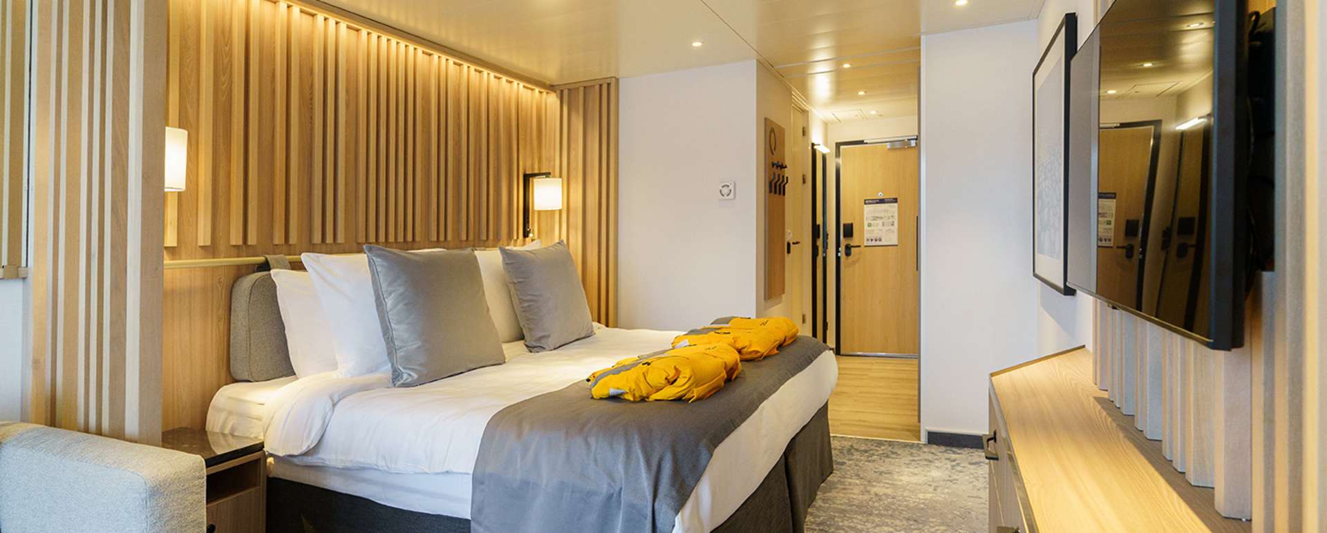 balcony suite 