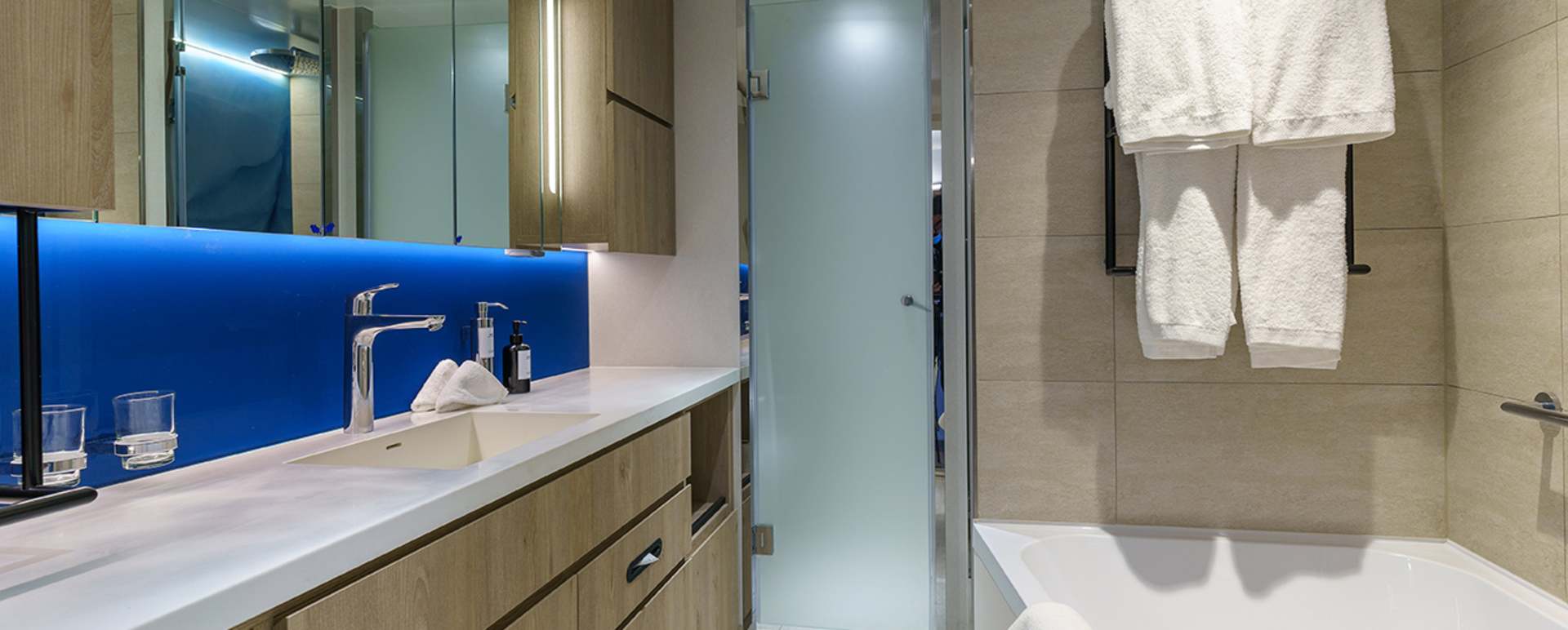 deluxe balcony bathroom 