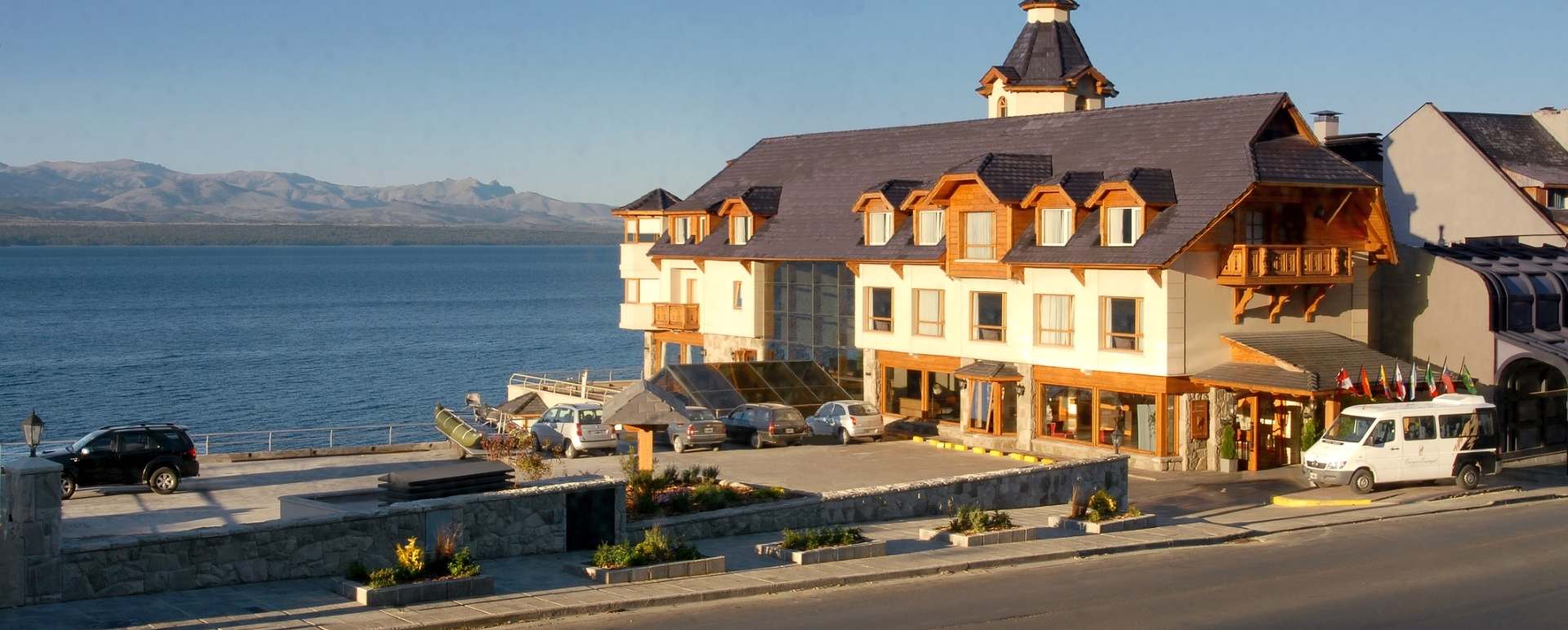 Exterior - Cacique Inacayal 