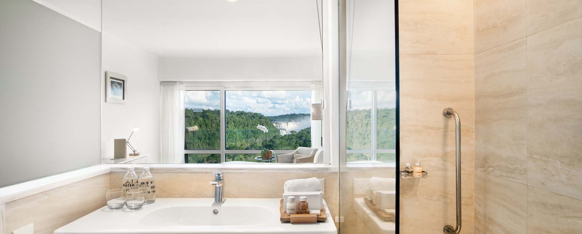 Deluxe Falls View bathroom - Gran Melia Iguazu 