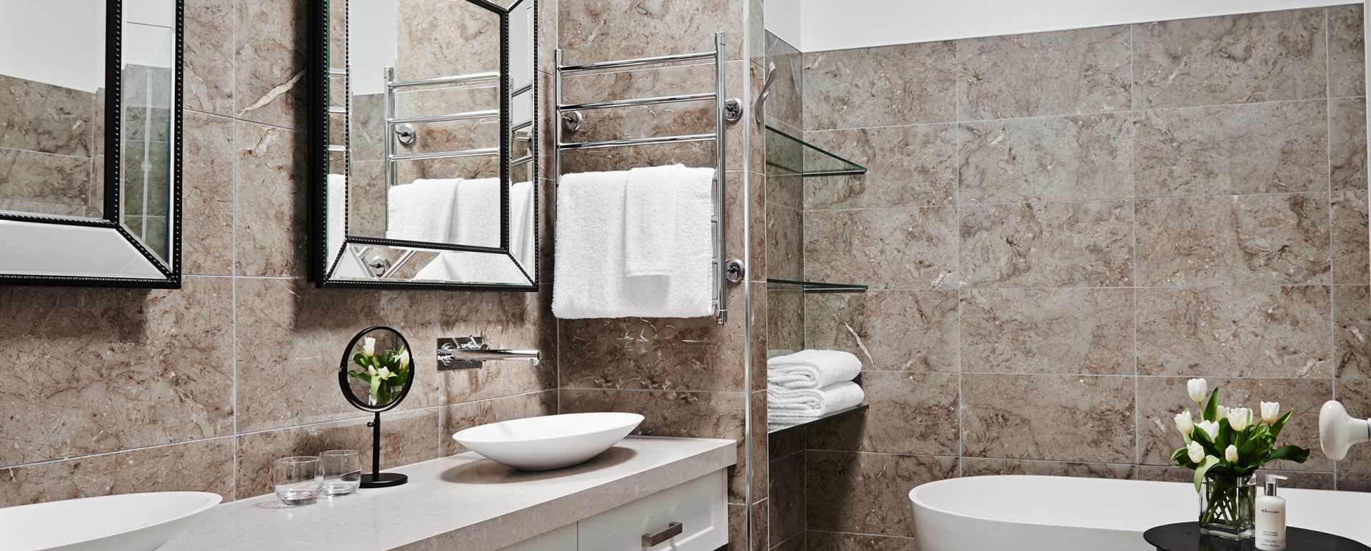 Lodge Suite Bathroom - Lake House 
