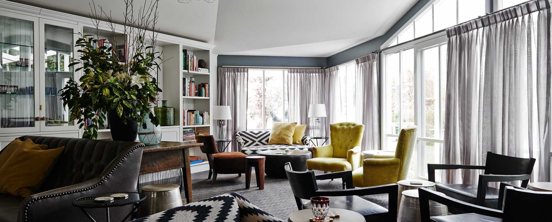 Library Bar - Lake House 