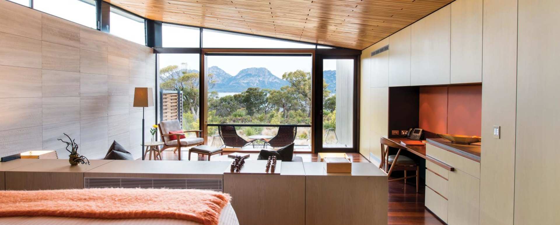 Deluxe View - Saffire