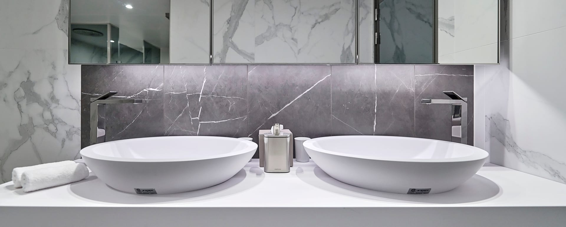 Grand Panoramic Suite Bathroom sink 