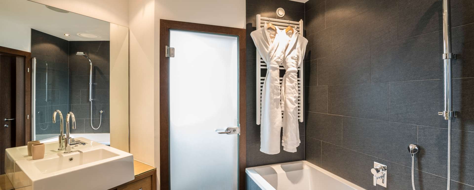 Double Bathroom 
