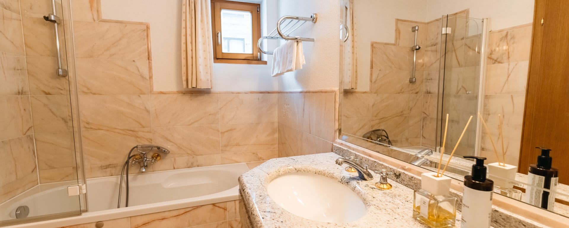 Deluxe Maiensee Bathroom 