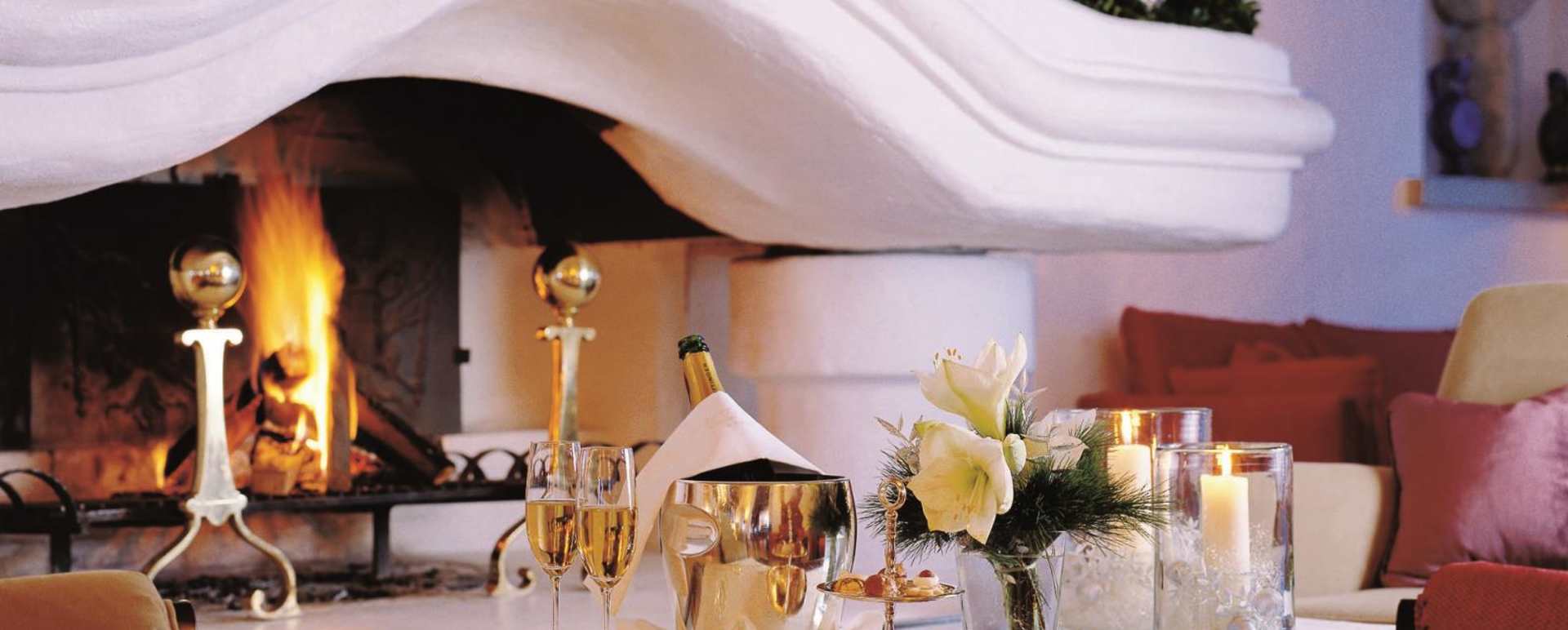 Log fire and champagne - Thurnhers Alpenhof
