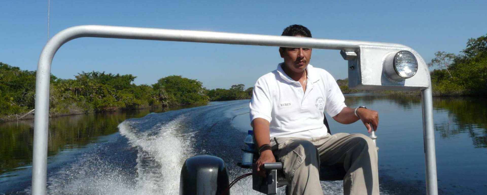 Getting to Lamanai by jetboat - Lamanai Outpost Lodge