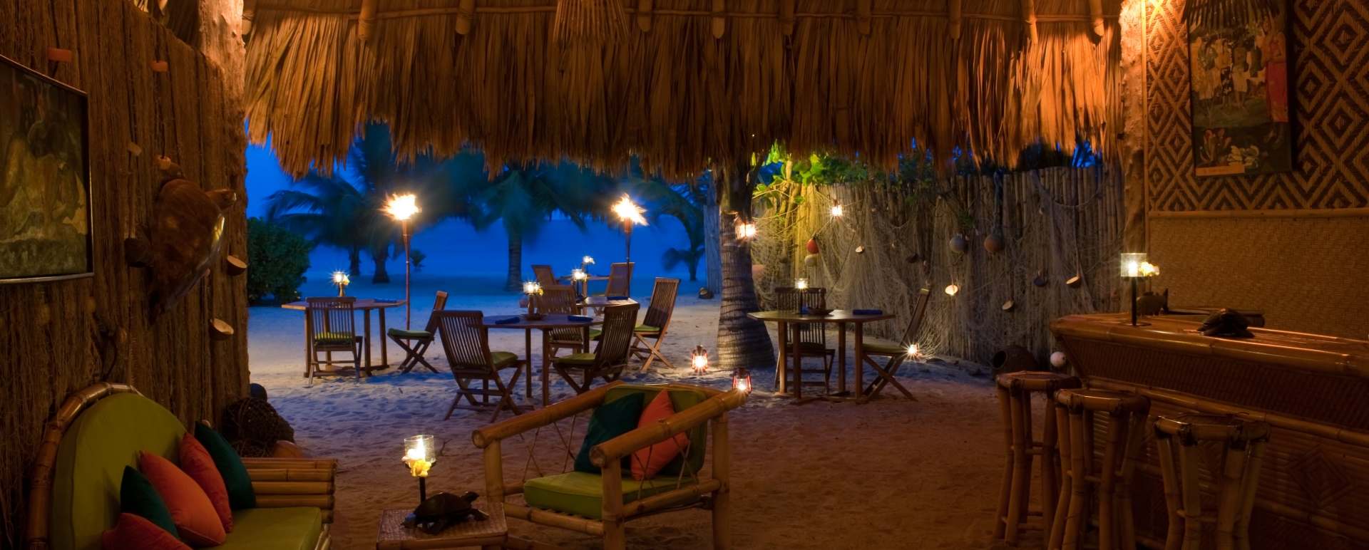 Barefoot beach bar - Turtle Inn
