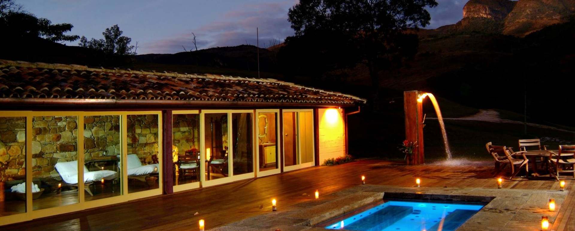 Hot tub by night 