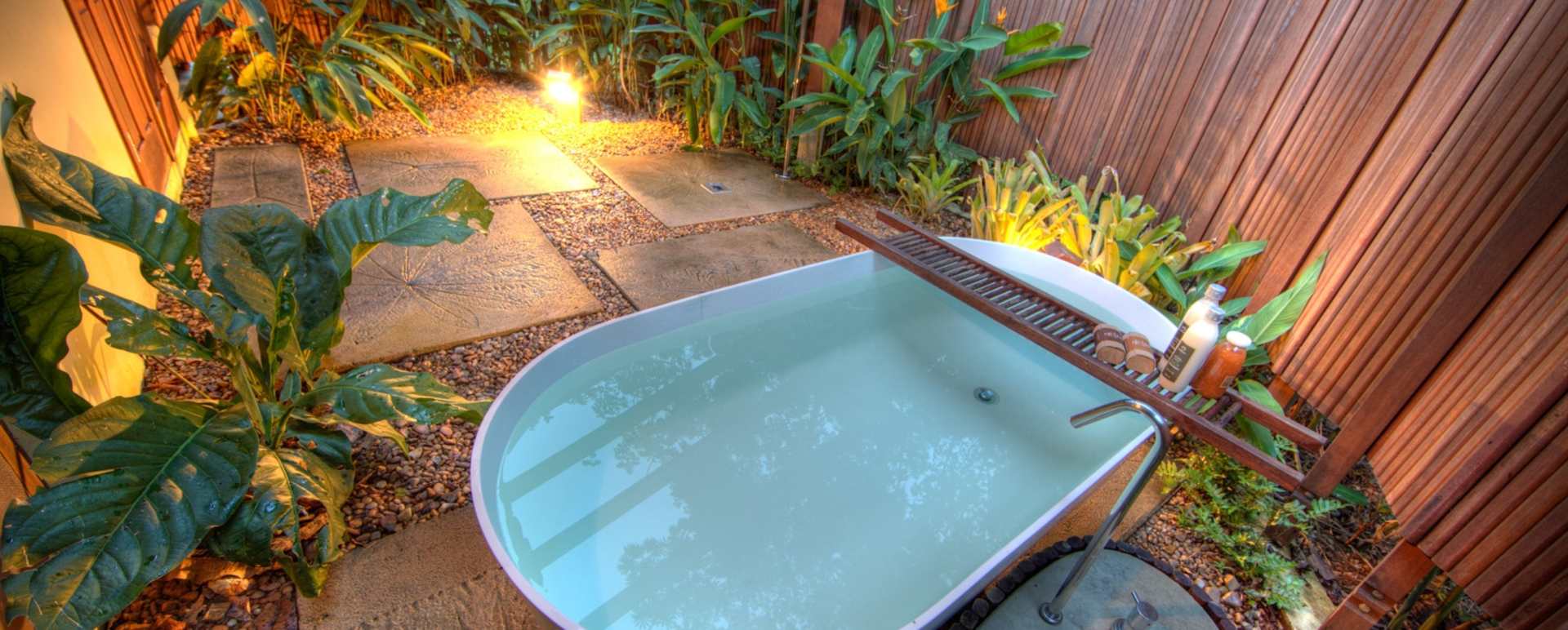 Outdoor bathtub - Cristalino Jungle Lodge
