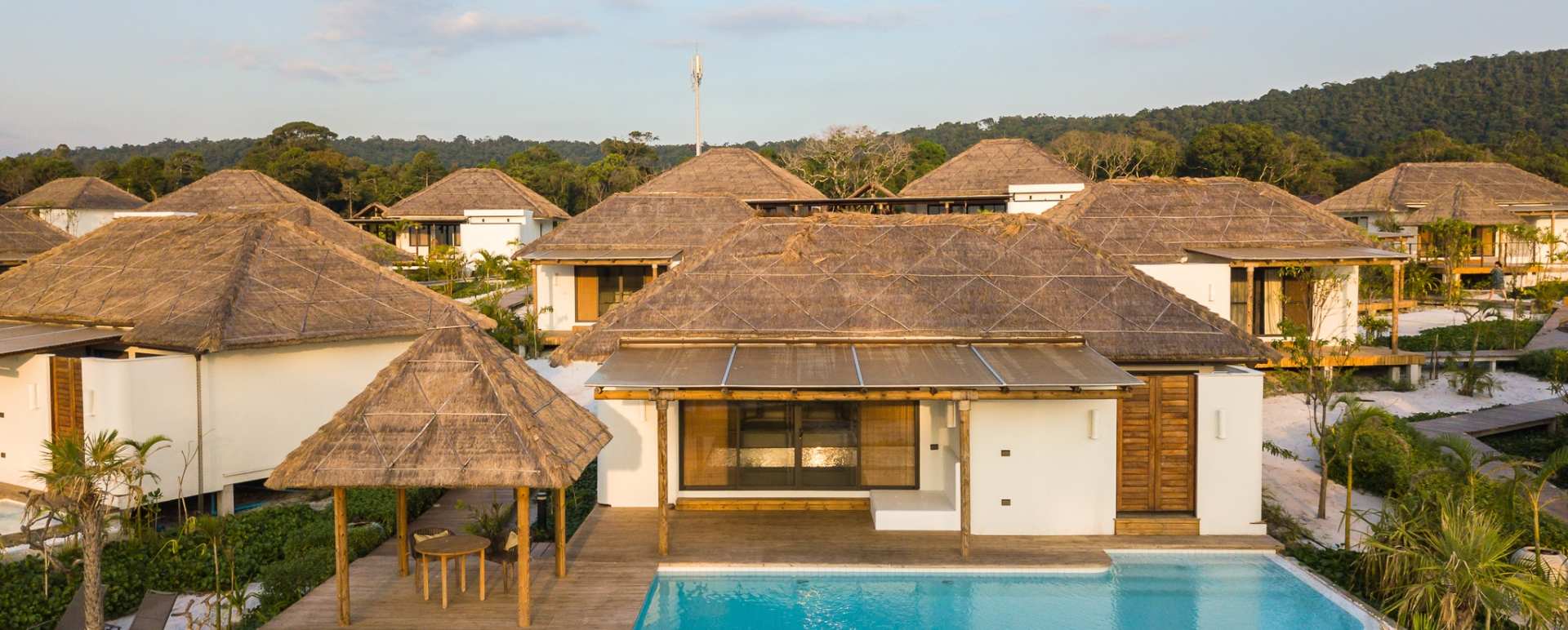 Beachfront Pool Villa 