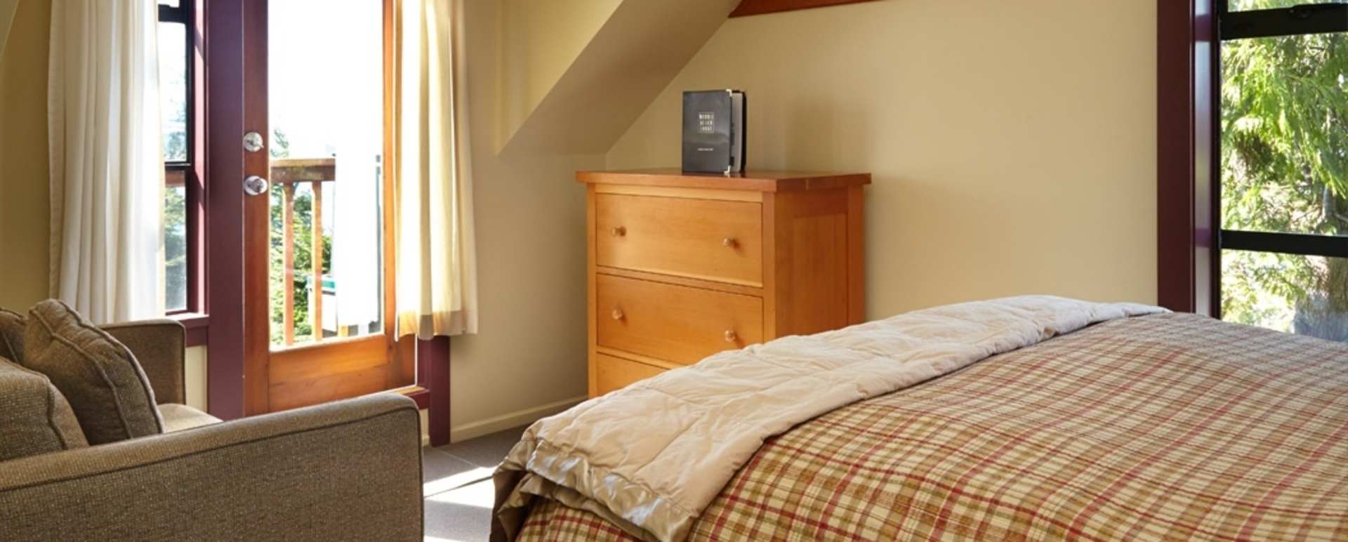 Guestroom - Middle Beach Lodge