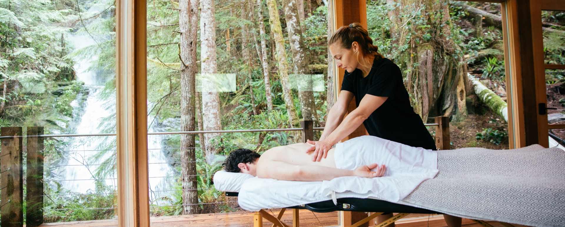 Massage in the treetops - Nimmo