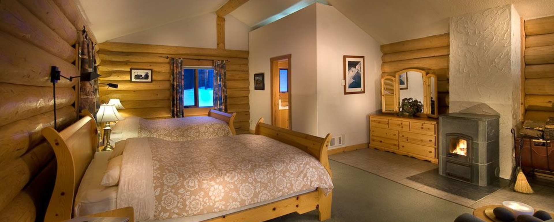 Bell 2 Lodge - Ski Canada Adventure