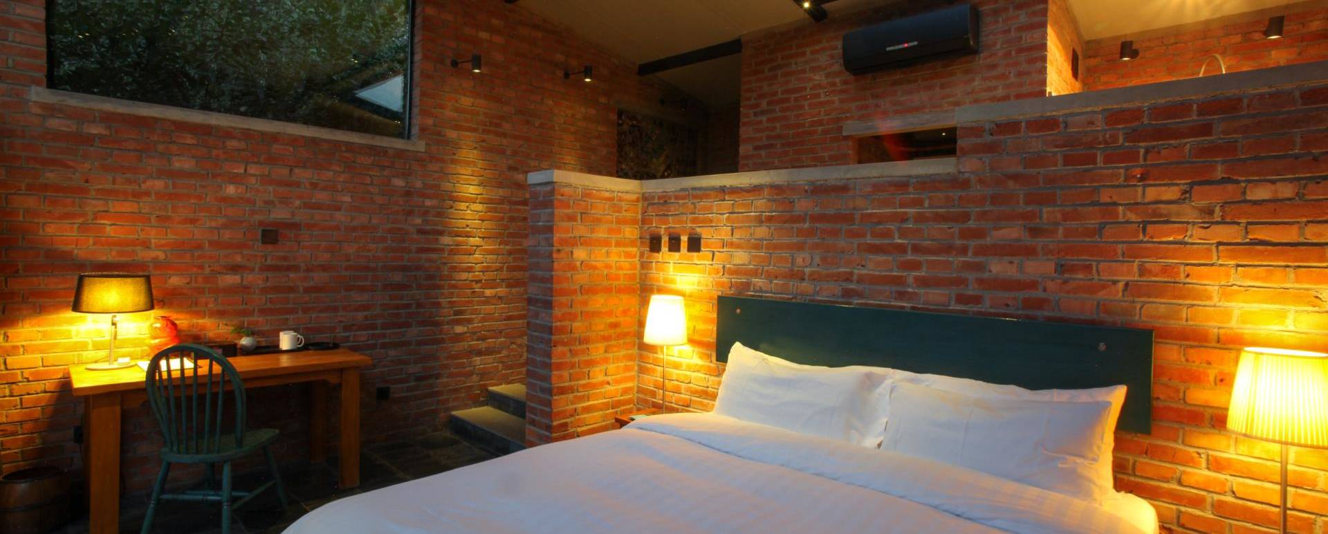 Room  - Brickyard