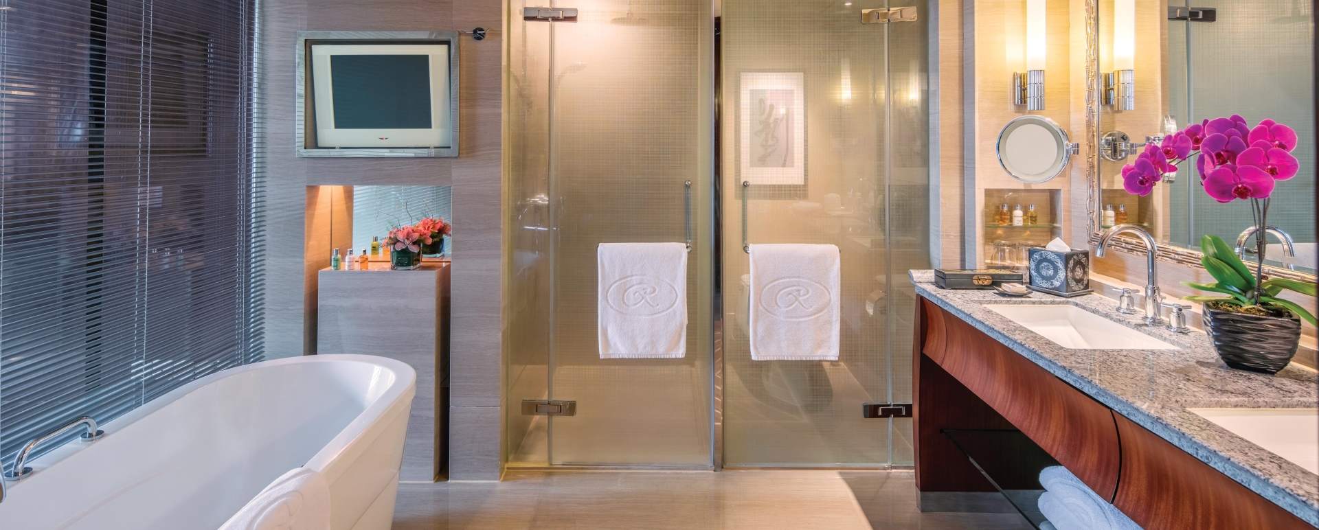 Executive Suite Bathroom - Regent Beijing