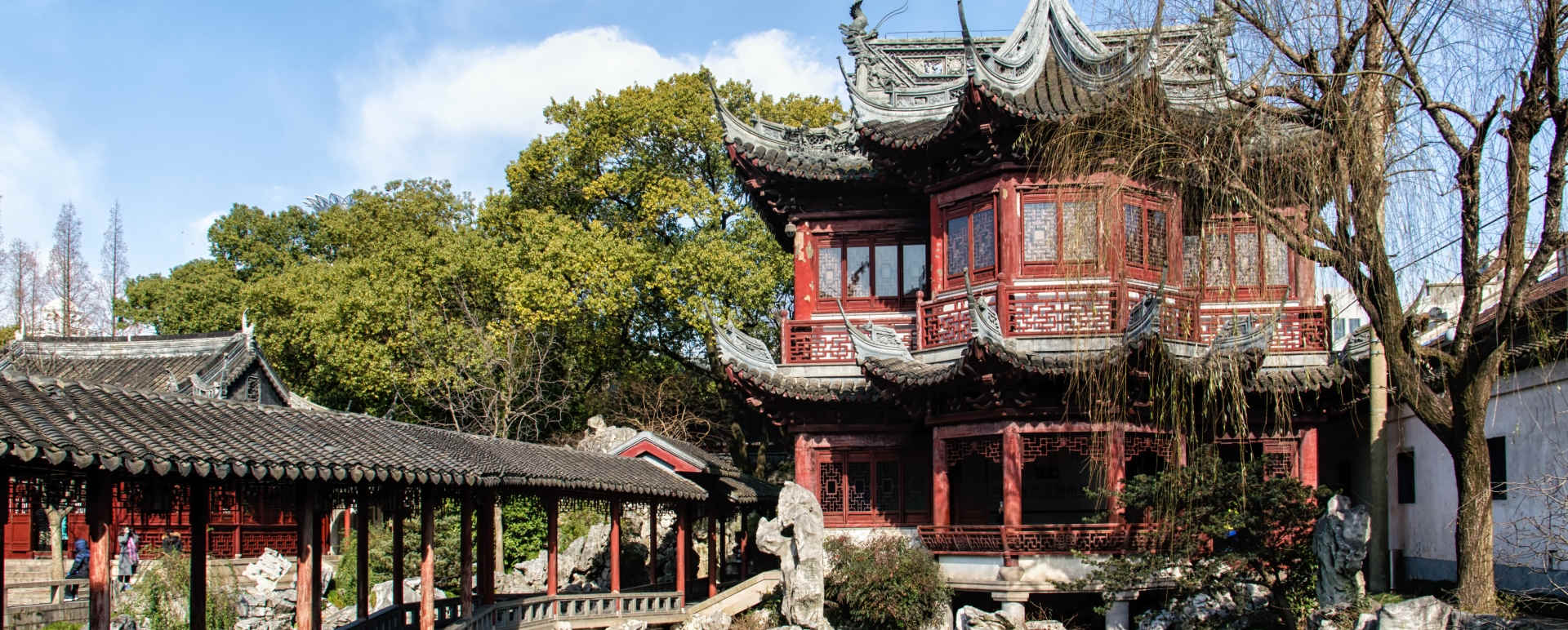 Visit Shanghai old town The Yu Garden