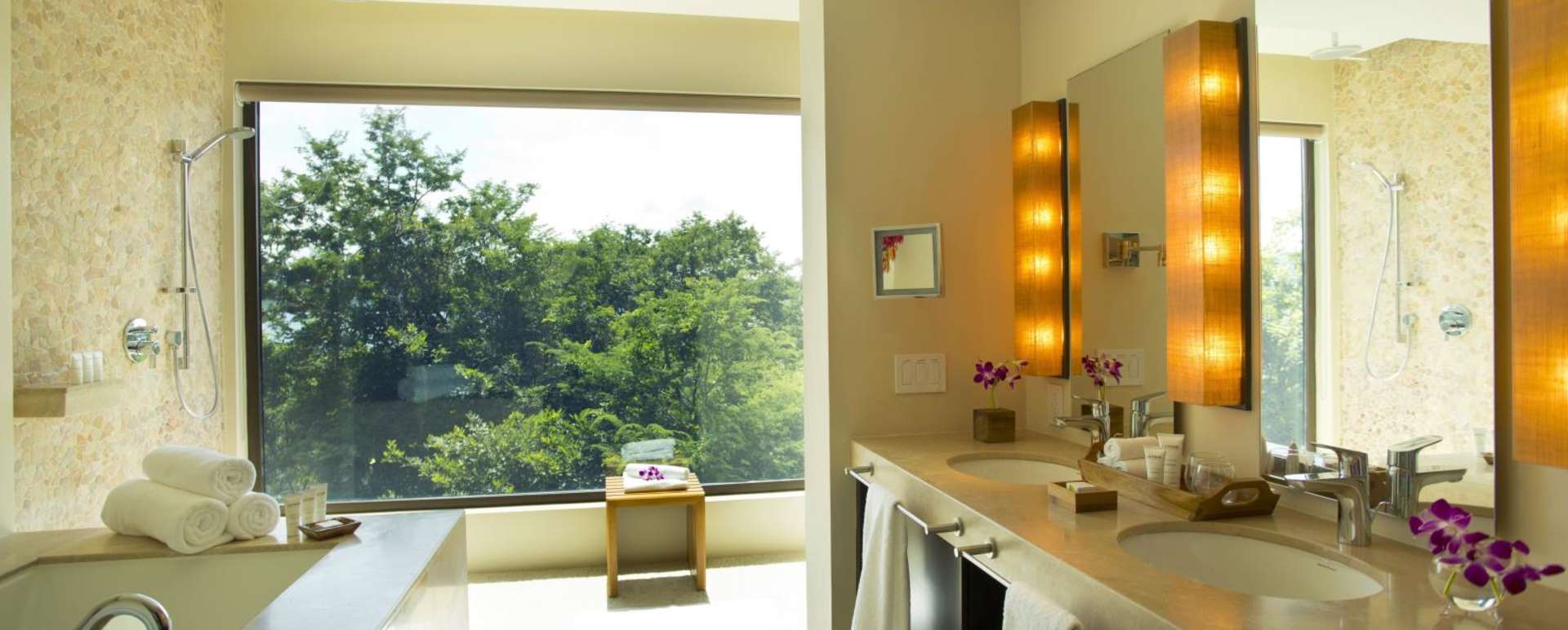 Suite bathroom - Andaz Peninsula Papagayo Resort