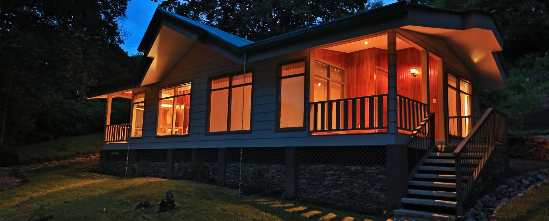 Casitas at night - Senda Monteverde 