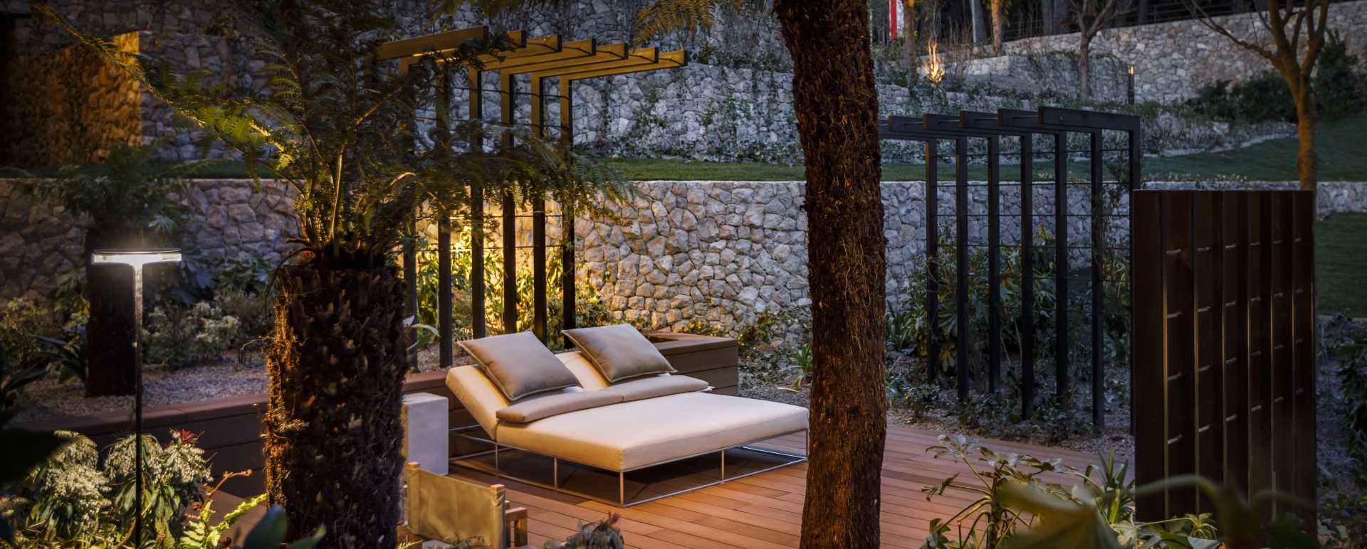 Outside lounge 