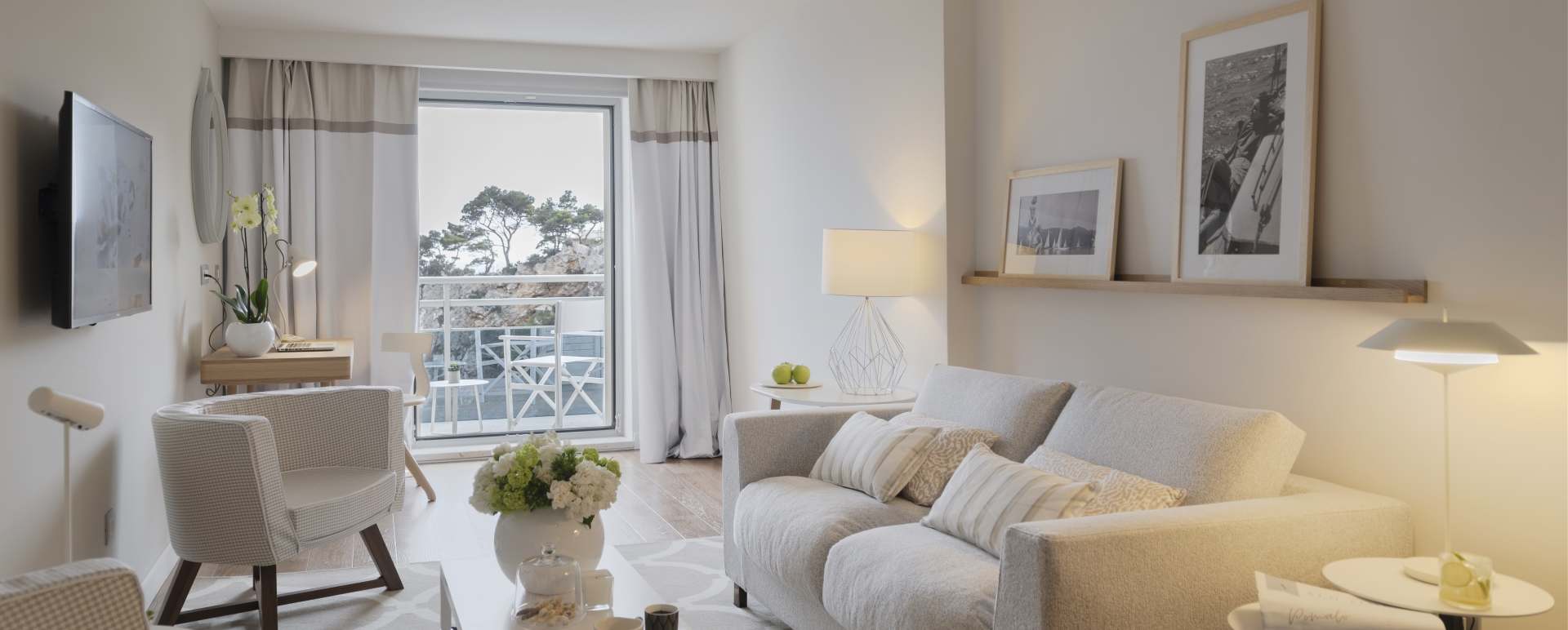 Executive Suite living room 