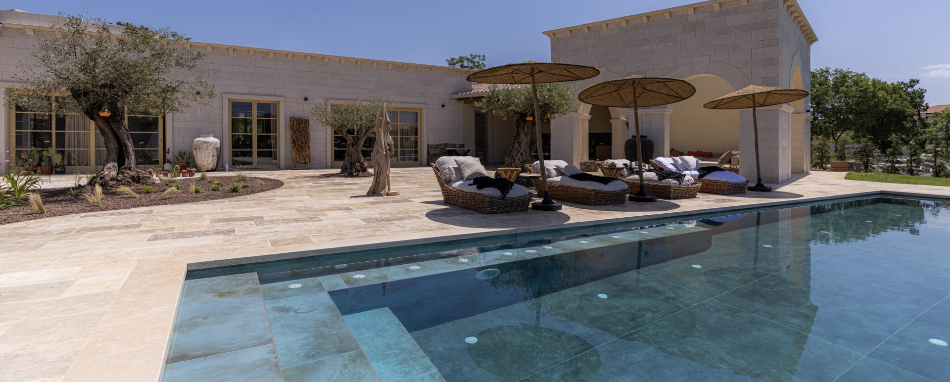 pool area  