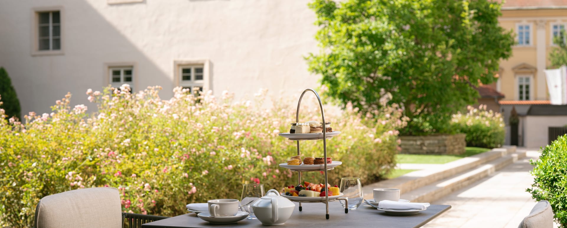 Mandarin Oriental Prague - afternoon tea 