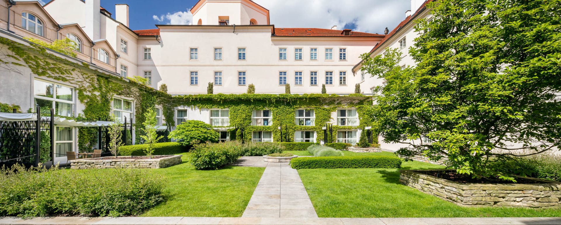 Mandarin Oriental Prague - gardens 