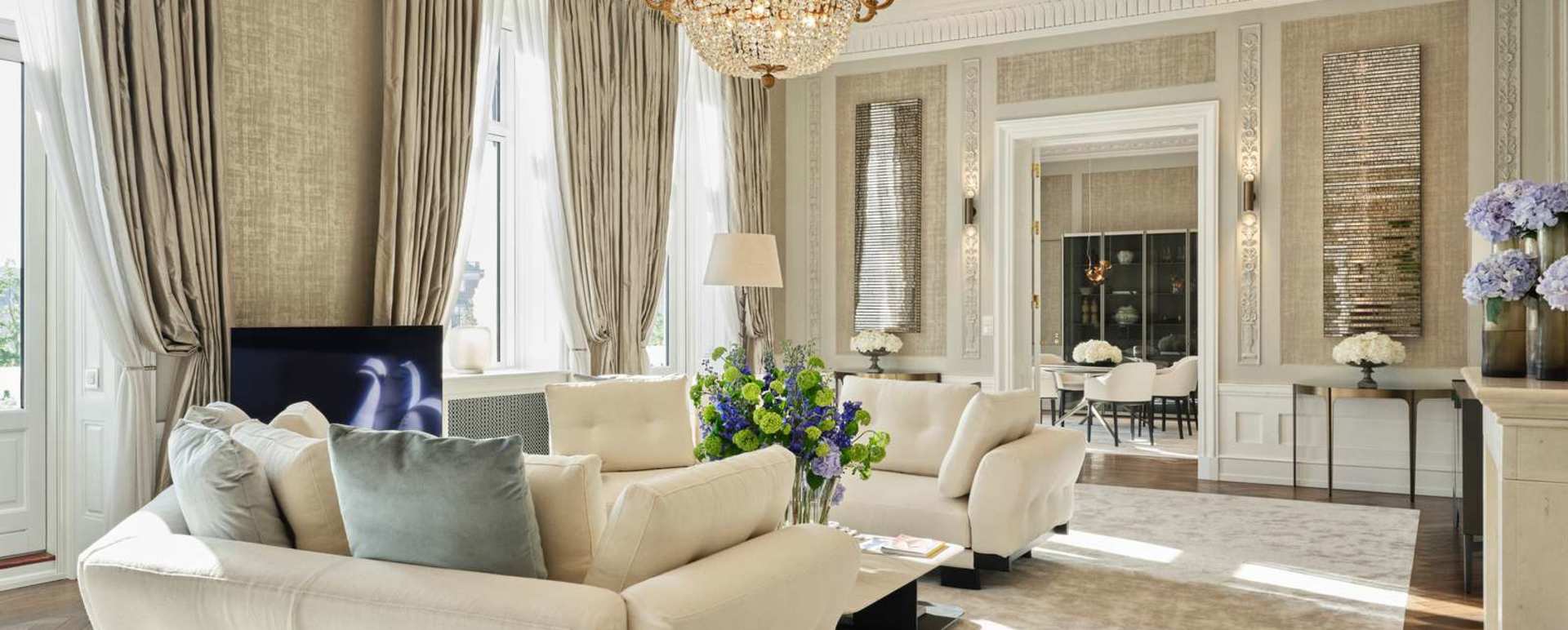 Royal Suite Living Room 