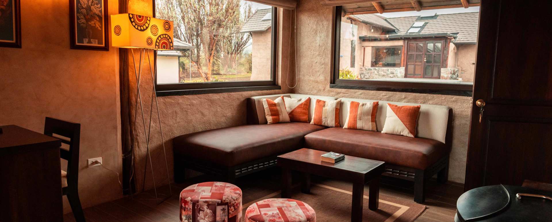 SUITE DELUXE SEATING AREA 