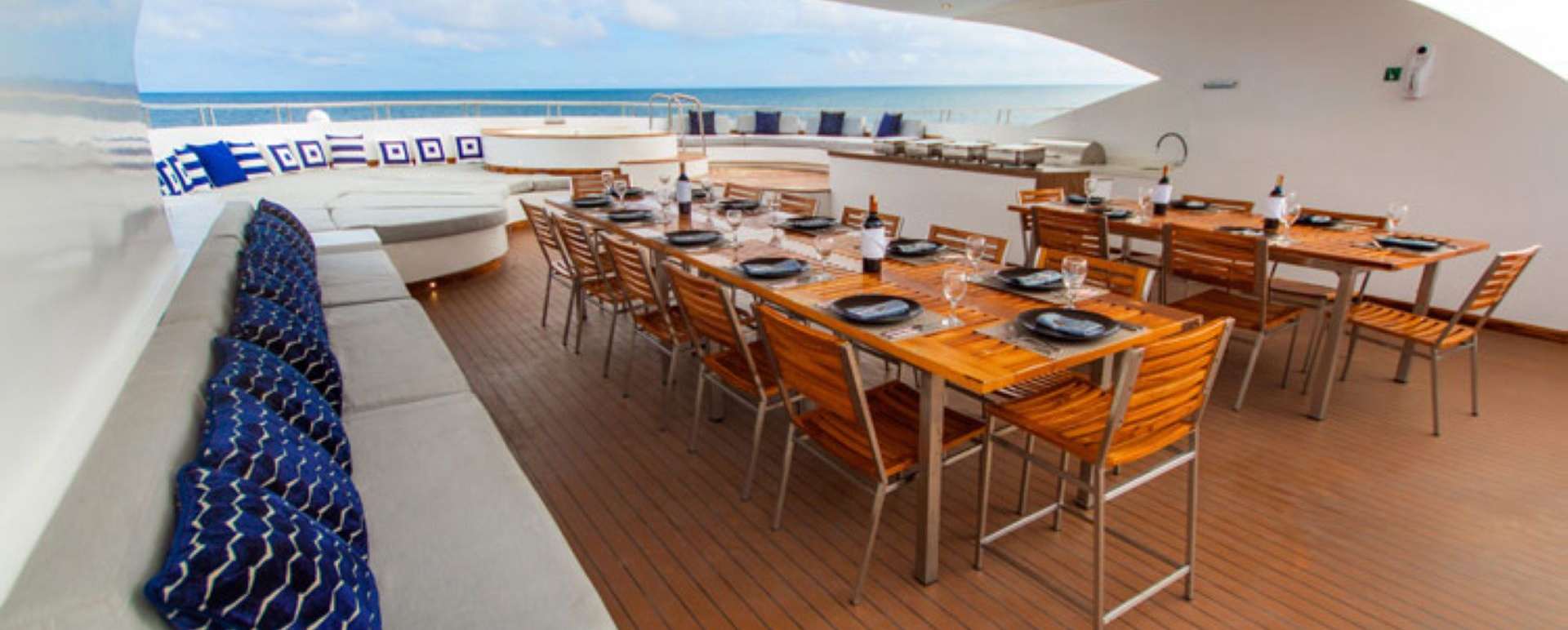 Infinity Galapagos Yacht - dinning 