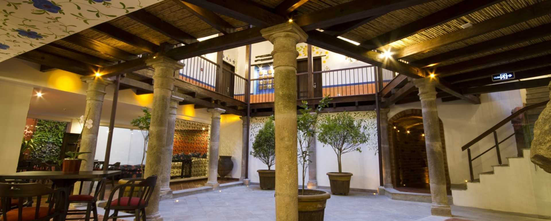 Interior courtyard - Casona de La Ronda