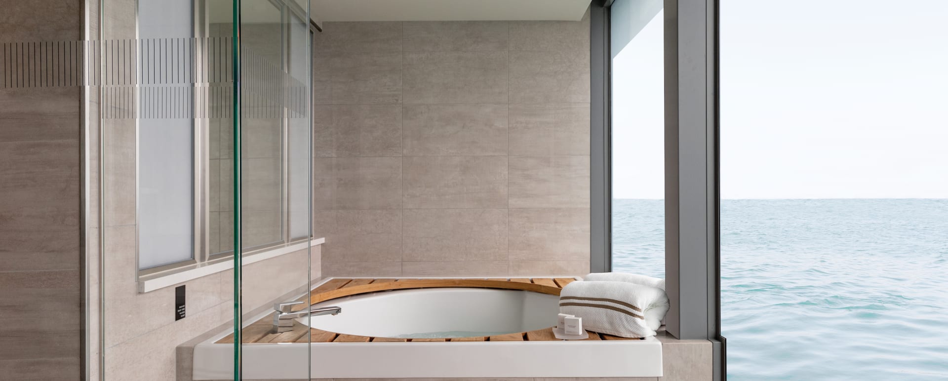 Grand Suite Bath 