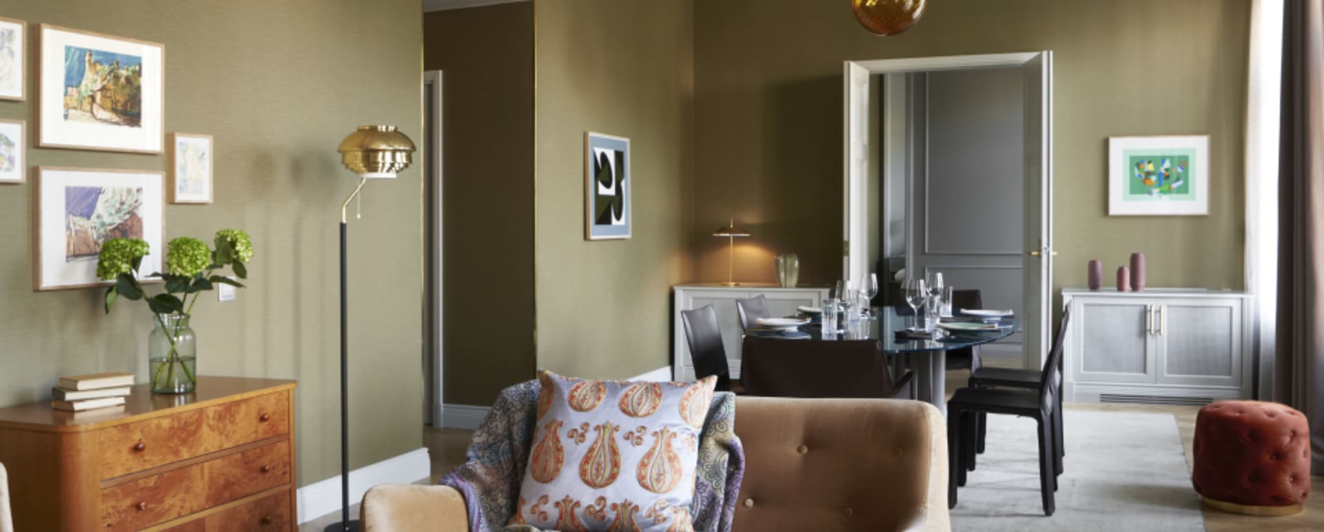 Suite Living Room 