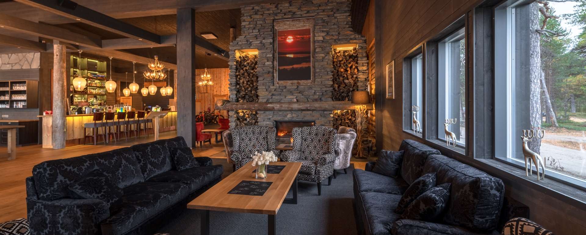 Lobby and bar area 