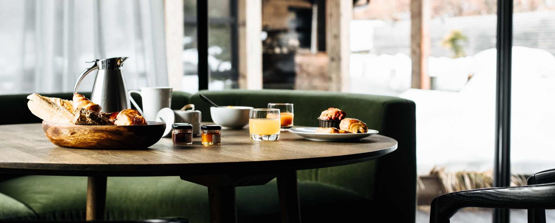 Breakfast dining 